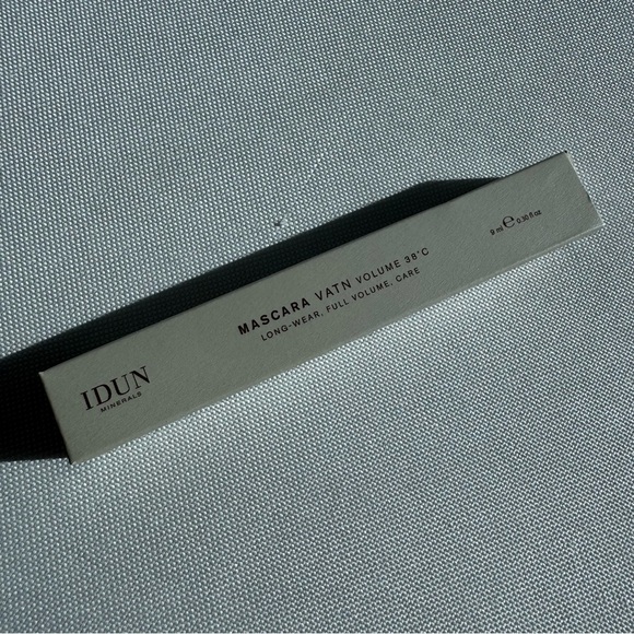 NWT Mascara Vatn Volume 38 Degree C - No Clump Waterproof Black Mascara - Picture 2 of 3